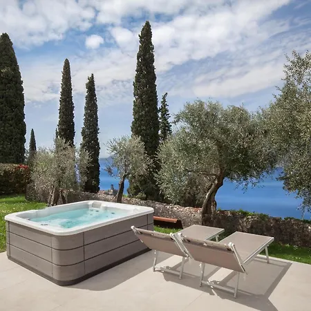 Cipressi - Luxuri Lounge - Μαλτσεζίνε